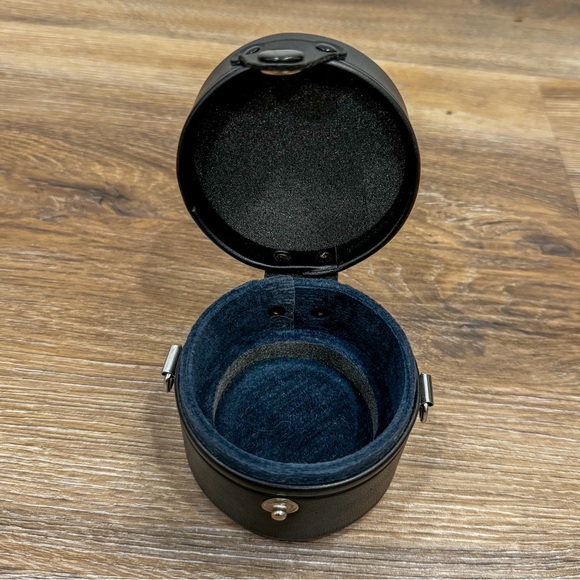 Vintage Olympus OM System Hard Sided Camera Lens Storage Case Zuiko 35mm f/2.8 - Picture 4 of 10